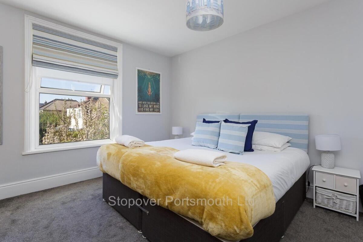 Stopover At Orchard Apartment Light And Cosy بورتسماوث الغرفة الصورة