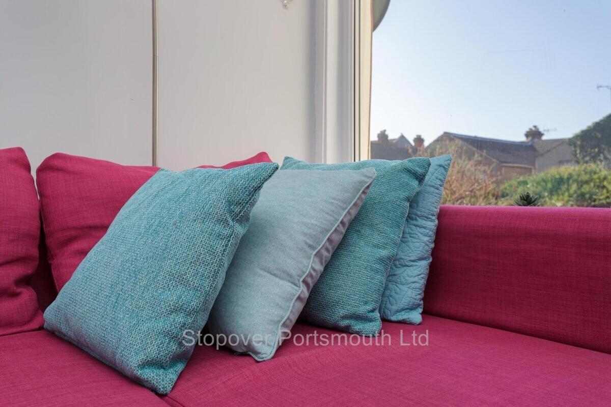 Stopover At Orchard Apartment Light And Cosy بورتسماوث المظهر الخارجي الصورة